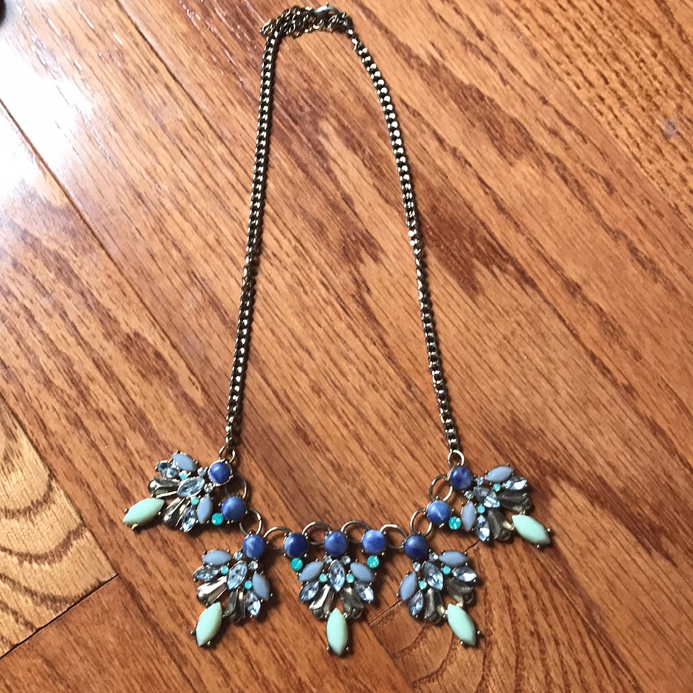 NEW floral, elegant necklace FOR SALE!